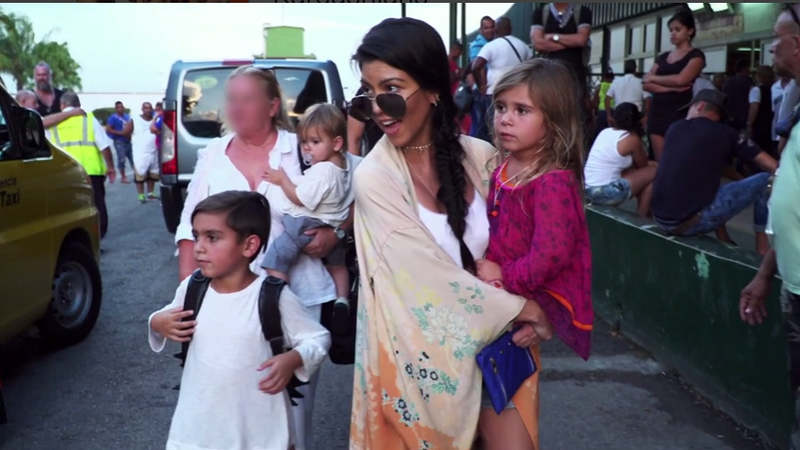 Illustration for article titled As You'd Expect, the Kardashians Embraced Every Stereotype in Cuba